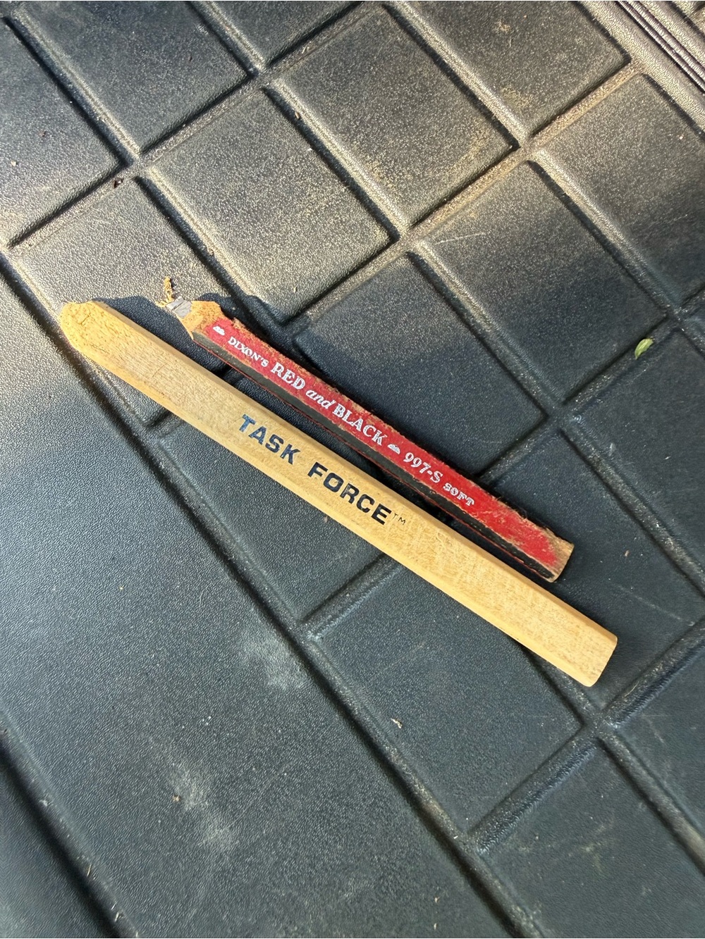 Task Force Wooden Chalk Holder with Red & Black Chalk